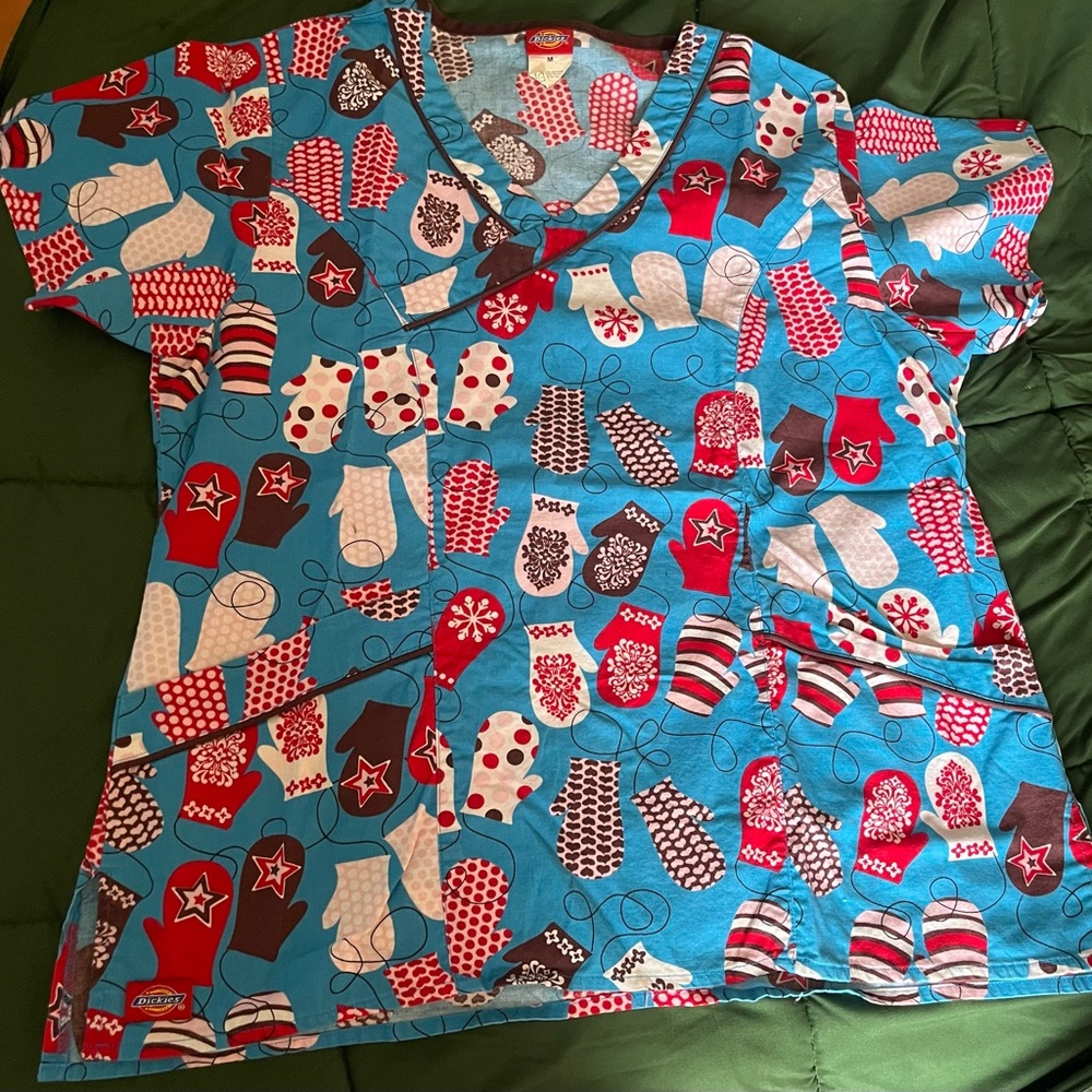 Dickies medium scrub Top with Mittens Design in Blue and Red winter